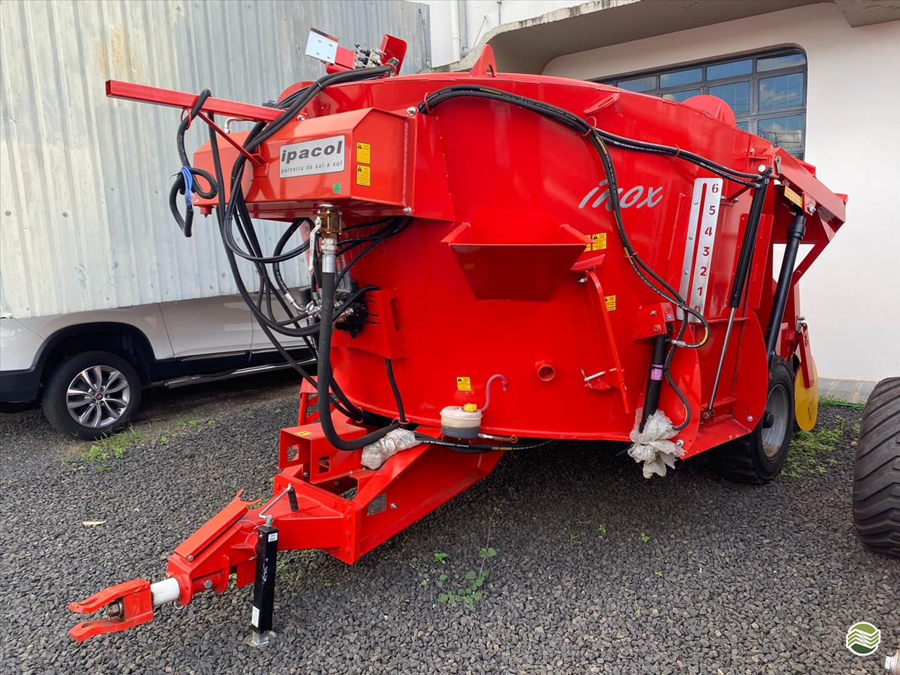 IMPLEMENTOS AGRICOLAS VAGAO FORRAGEIRO VAGÃO MISTURADOR Triamaq Tratores UBERLANDIA MINAS GERAIS MG